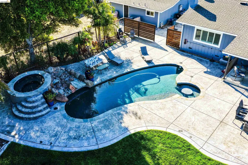 147 Loren Lane Oakley CA 94561