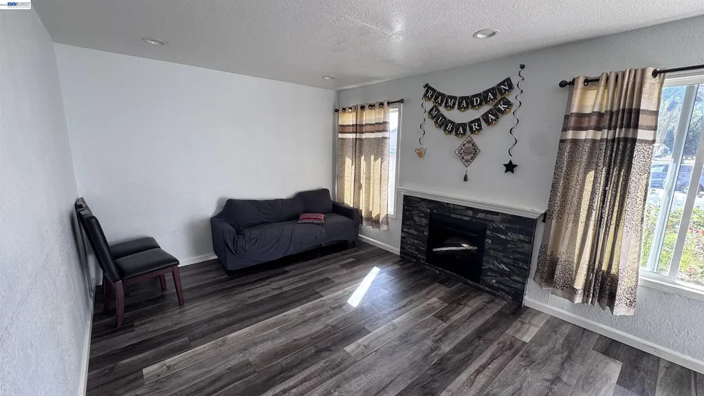33080 Lake Mead Drive Fremont CA 94555