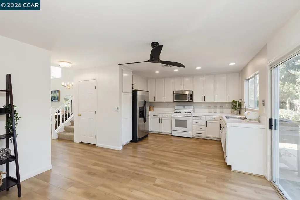 592 Ross Circle Martinez CA 94553