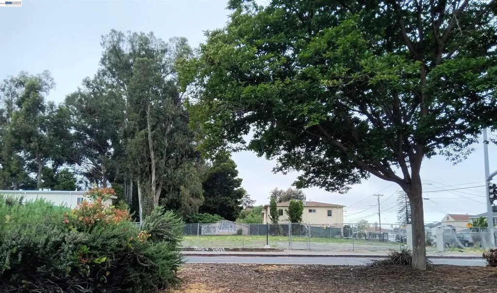 7701 Bancroft Avenue Oakland CA 94605