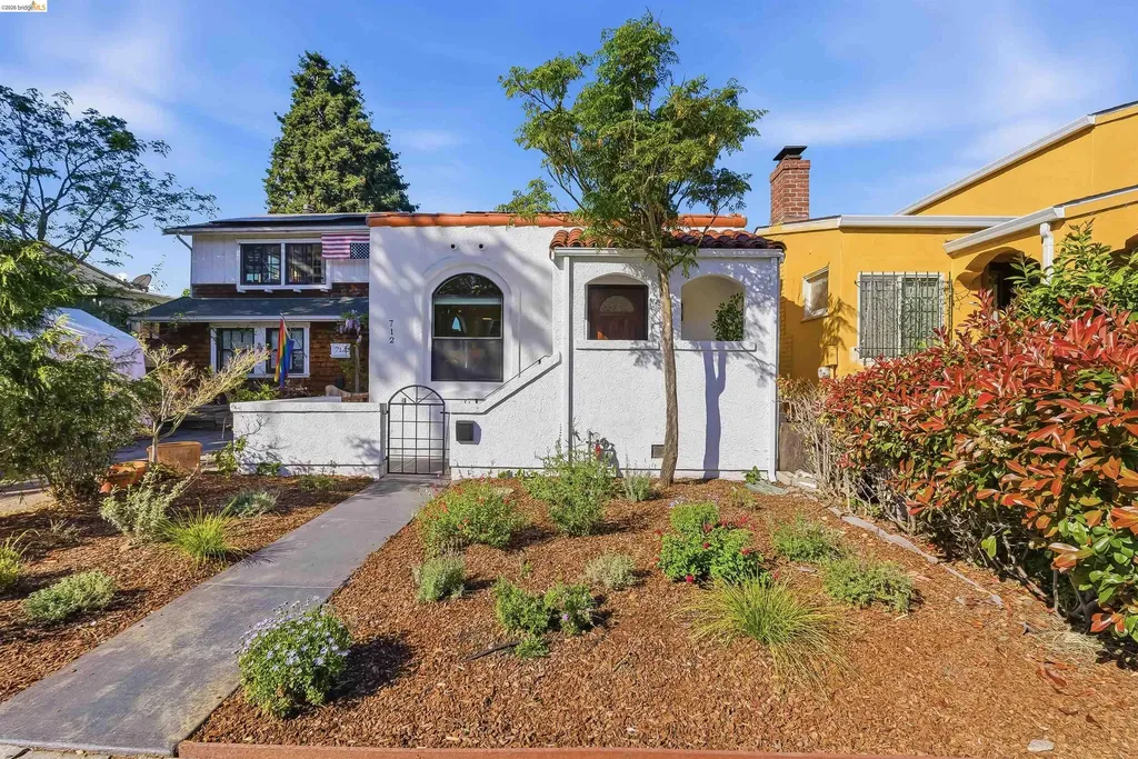 Albany CA, 712 Masonic