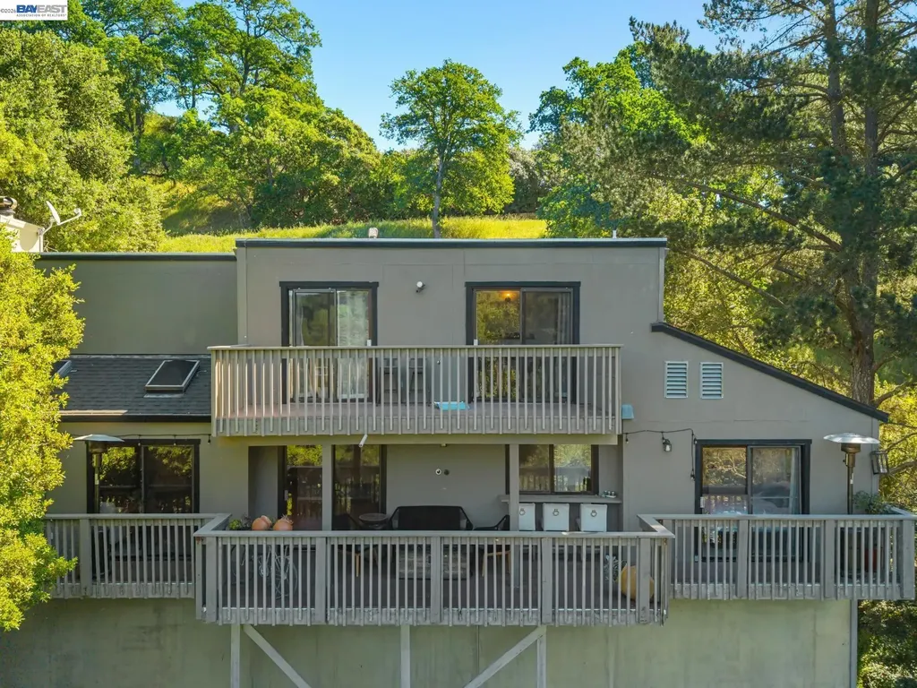 44 Hagen Oaks Court Alamo CA 94507