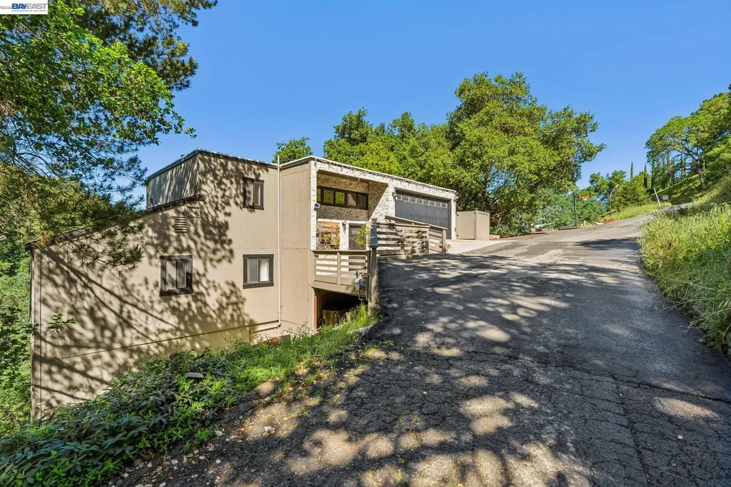 44 Hagen Oaks Court Alamo CA 94507