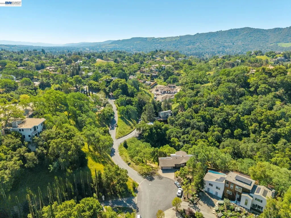44 Hagen Oaks Court Alamo CA 94507