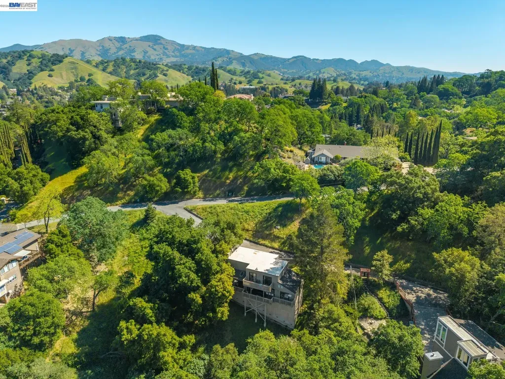 44 Hagen Oaks Court Alamo CA 94507
