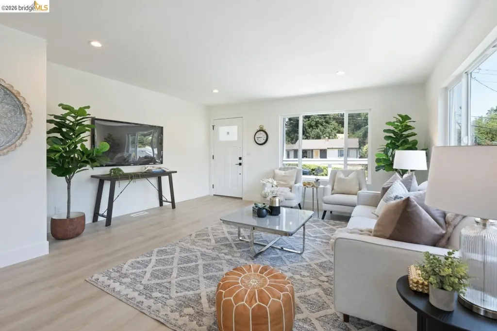 1923 Thompson Lane El Sobrante CA 94803