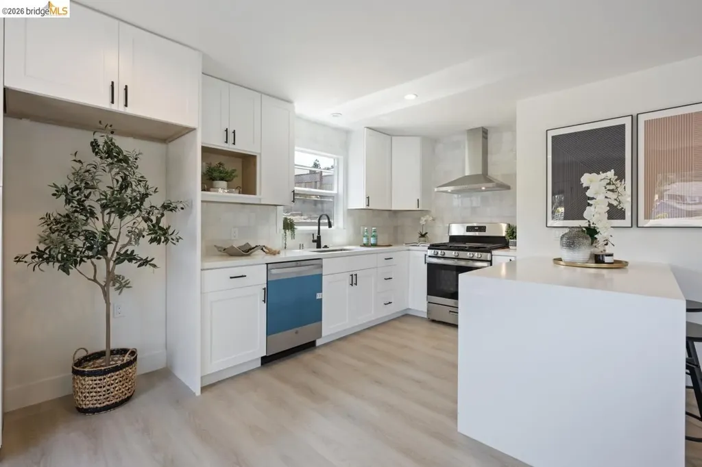 1923 Thompson Lane El Sobrante CA 94803