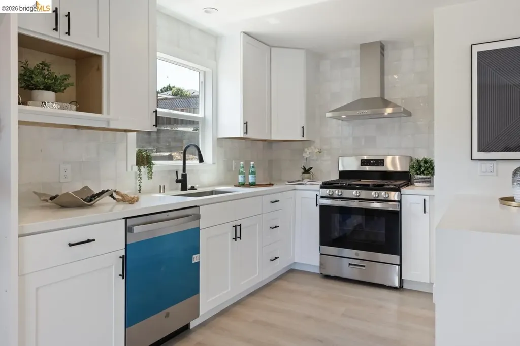 1923 Thompson Lane El Sobrante CA 94803