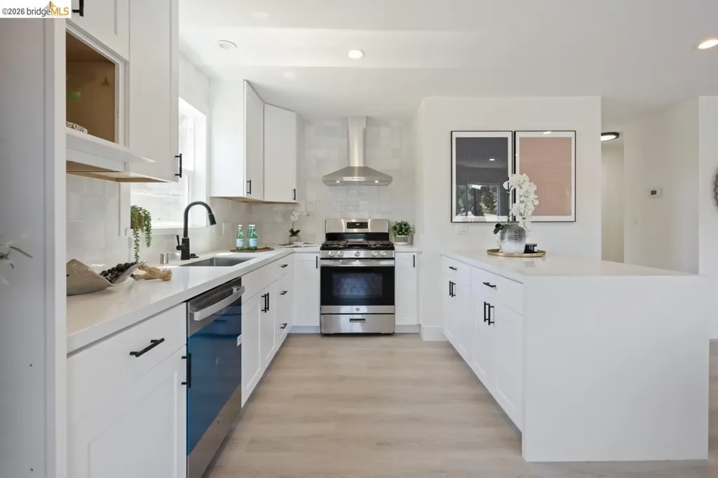 1923 Thompson Lane El Sobrante CA 94803