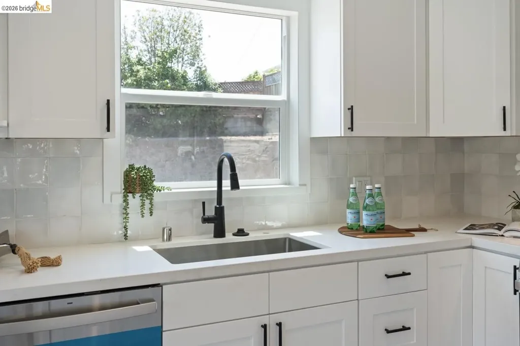 1923 Thompson Lane El Sobrante CA 94803