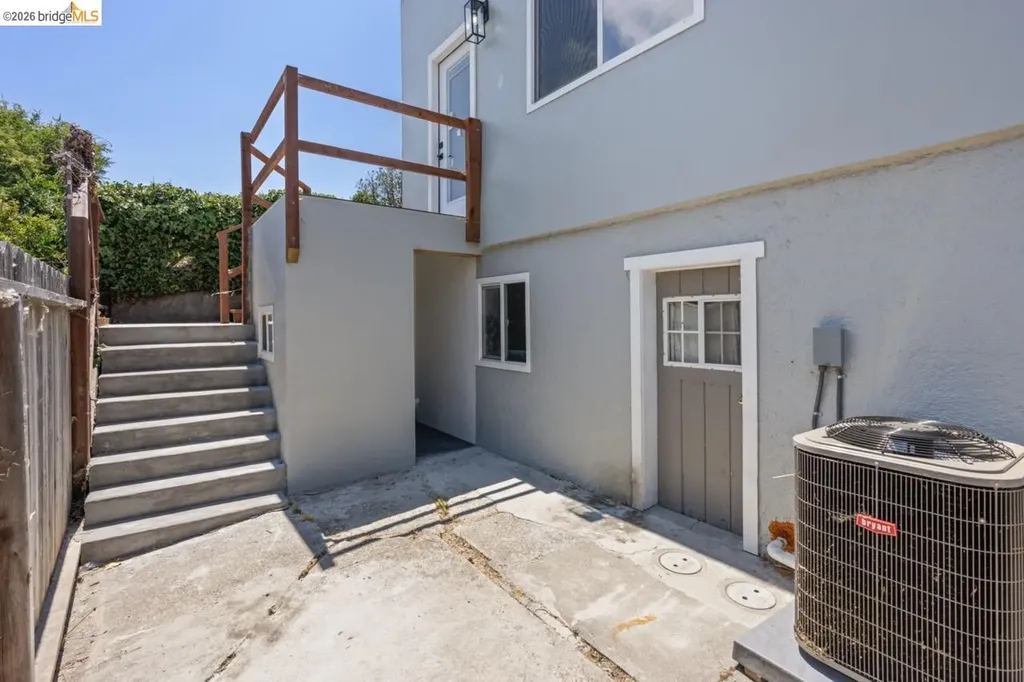 1923 Thompson Lane El Sobrante CA 94803