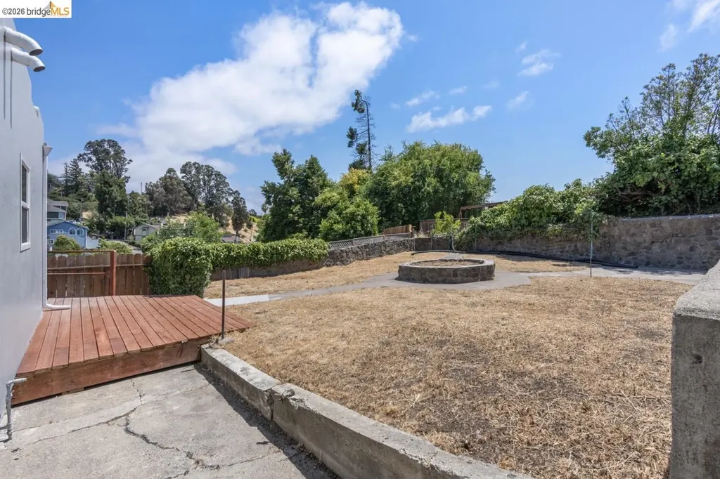 1923 Thompson Lane El Sobrante CA 94803