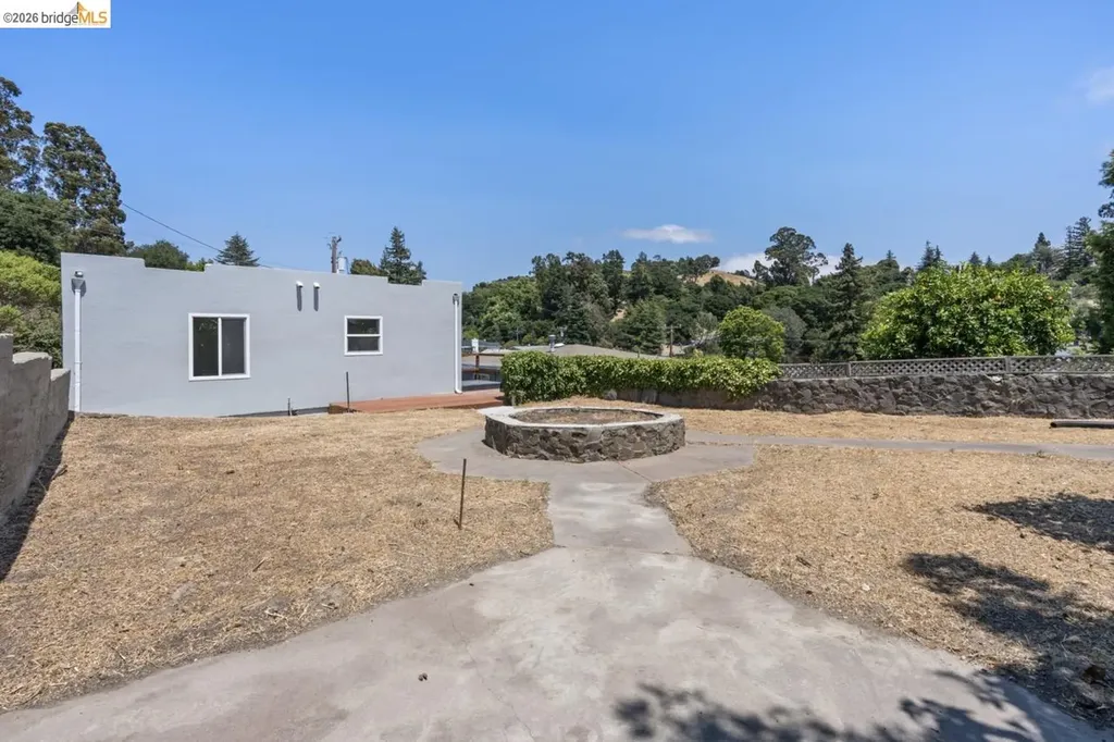1923 Thompson Lane El Sobrante CA 94803