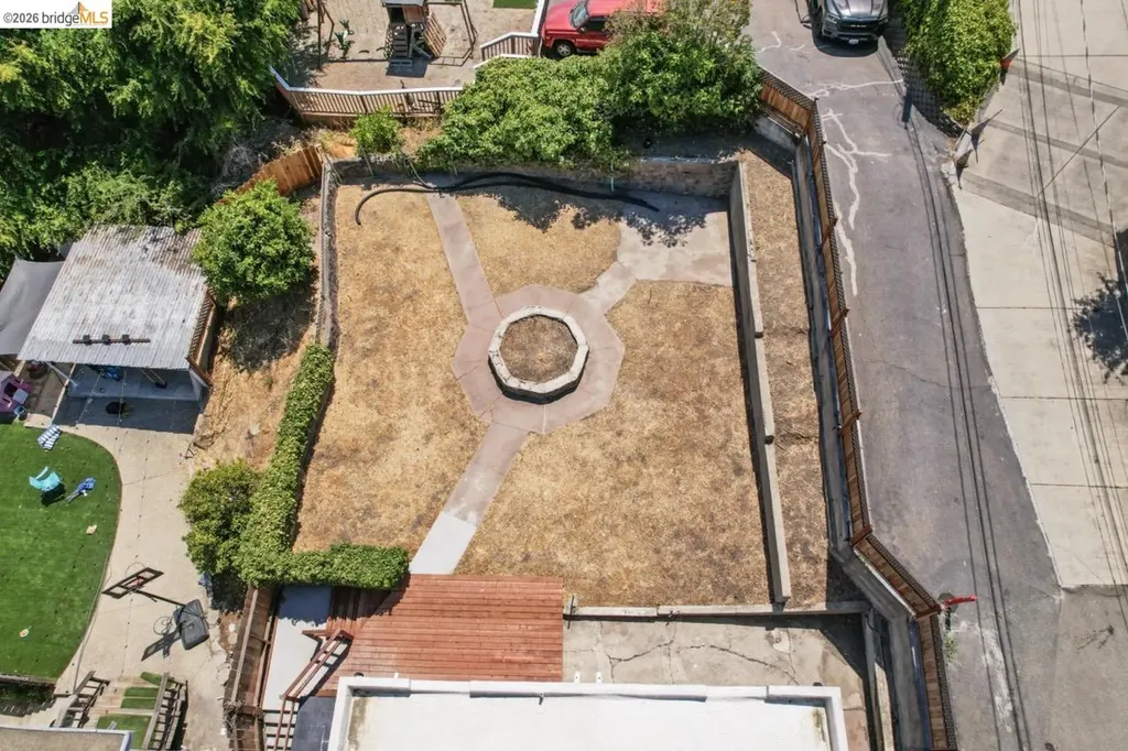 1923 Thompson Lane El Sobrante CA 94803