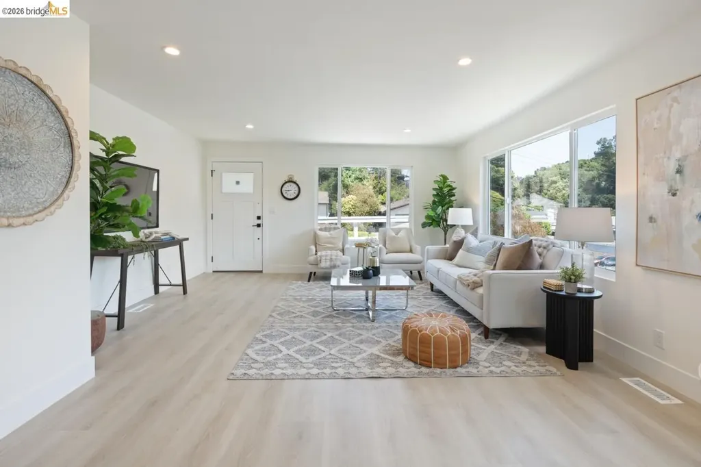 1923 Thompson Lane El Sobrante CA 94803