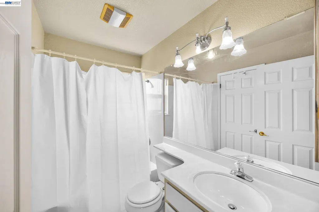 20667 Blossom Common Hayward CA 94541