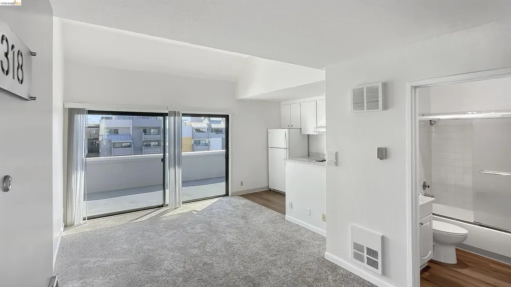 5 Embarcadero W Oakland CA 94607