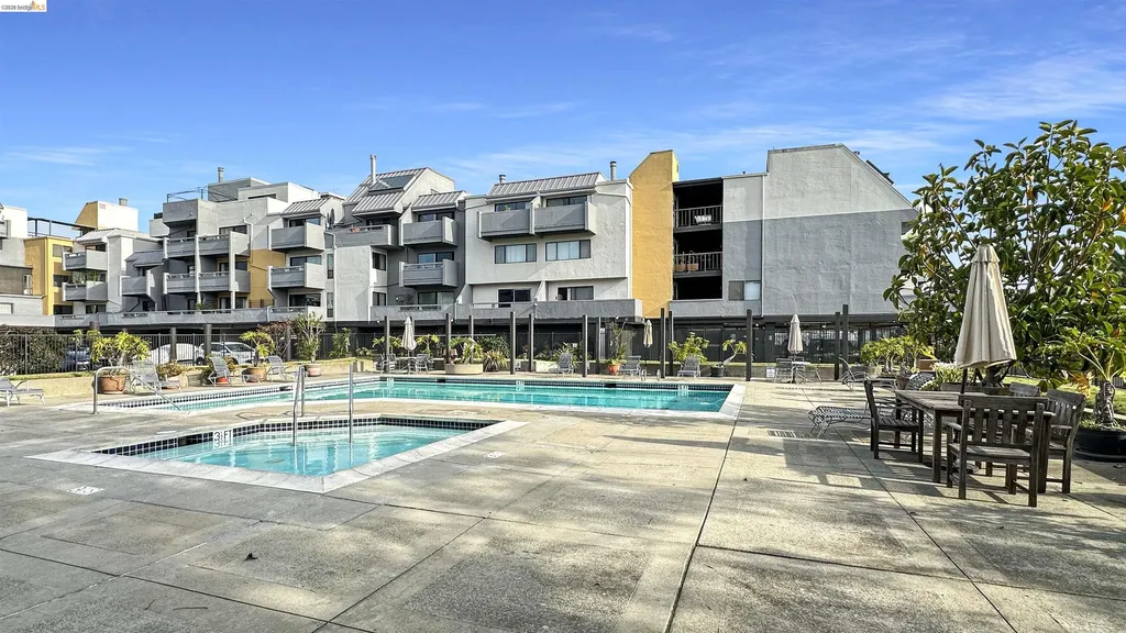 5 Embarcadero W Oakland CA 94607