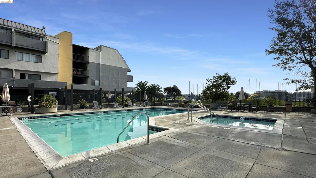 5 Embarcadero W Oakland CA 94607