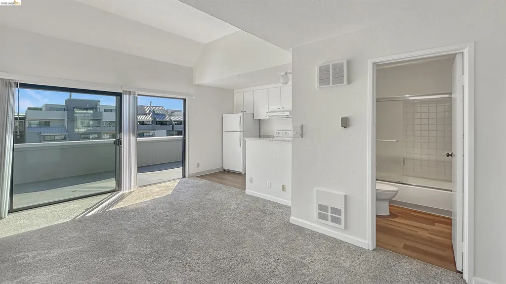 5 Embarcadero W Oakland CA 94607