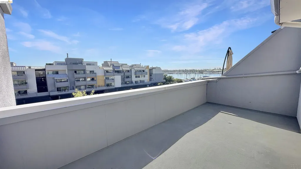 5 Embarcadero W Oakland CA 94607