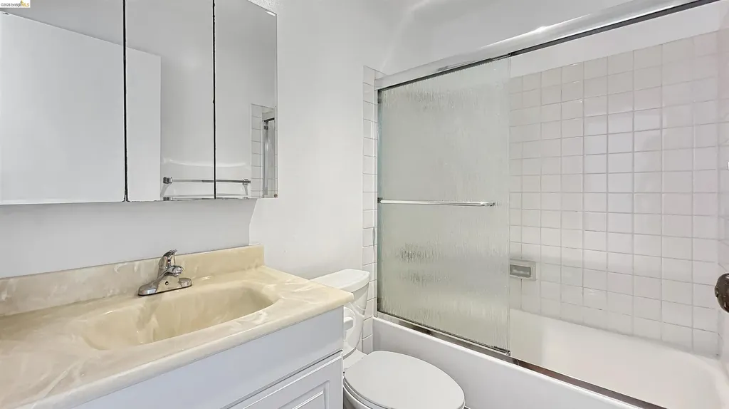 5 Embarcadero W Oakland CA 94607