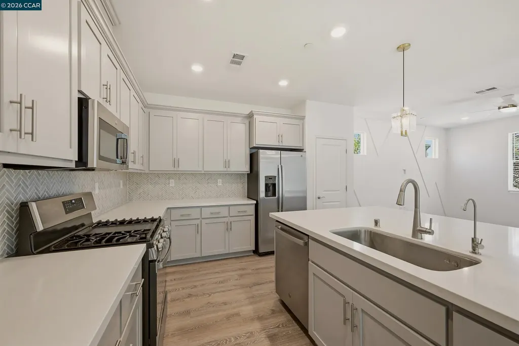 5 Brookdale Court Pittsburg CA 94565