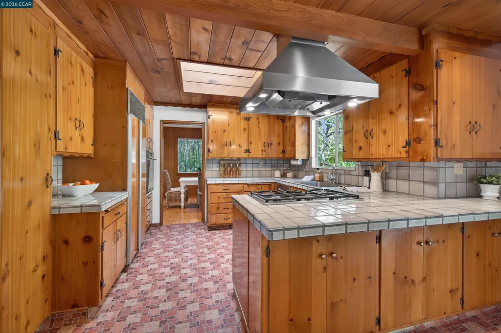 15 Crown Court Orinda CA 94563