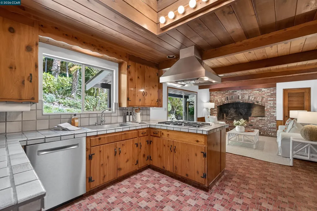15 Crown Court Orinda CA 94563