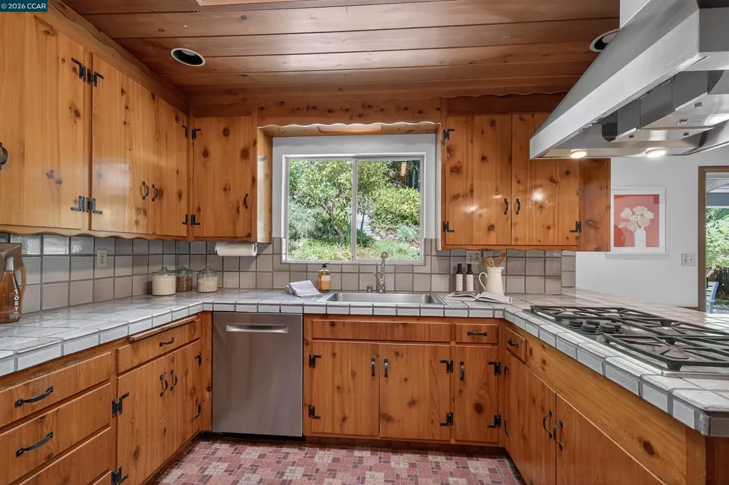 15 Crown Court Orinda CA 94563