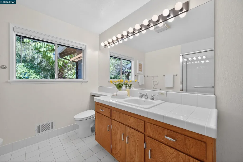 15 Crown Court Orinda CA 94563