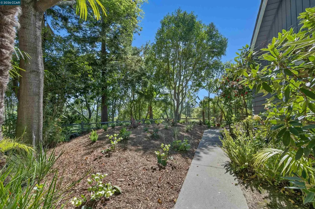 15 Crown Court Orinda CA 94563