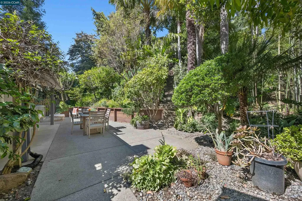 15 Crown Court Orinda CA 94563