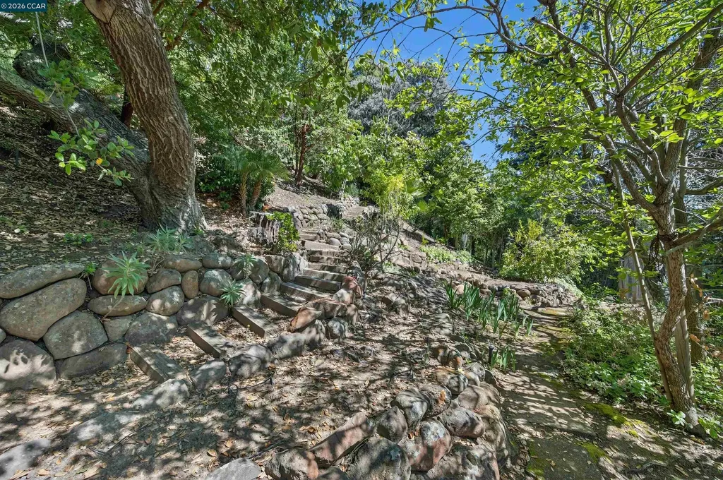 15 Crown Court Orinda CA 94563