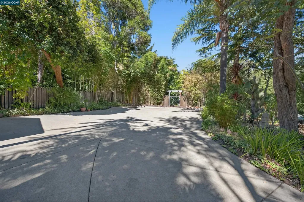 15 Crown Court Orinda CA 94563