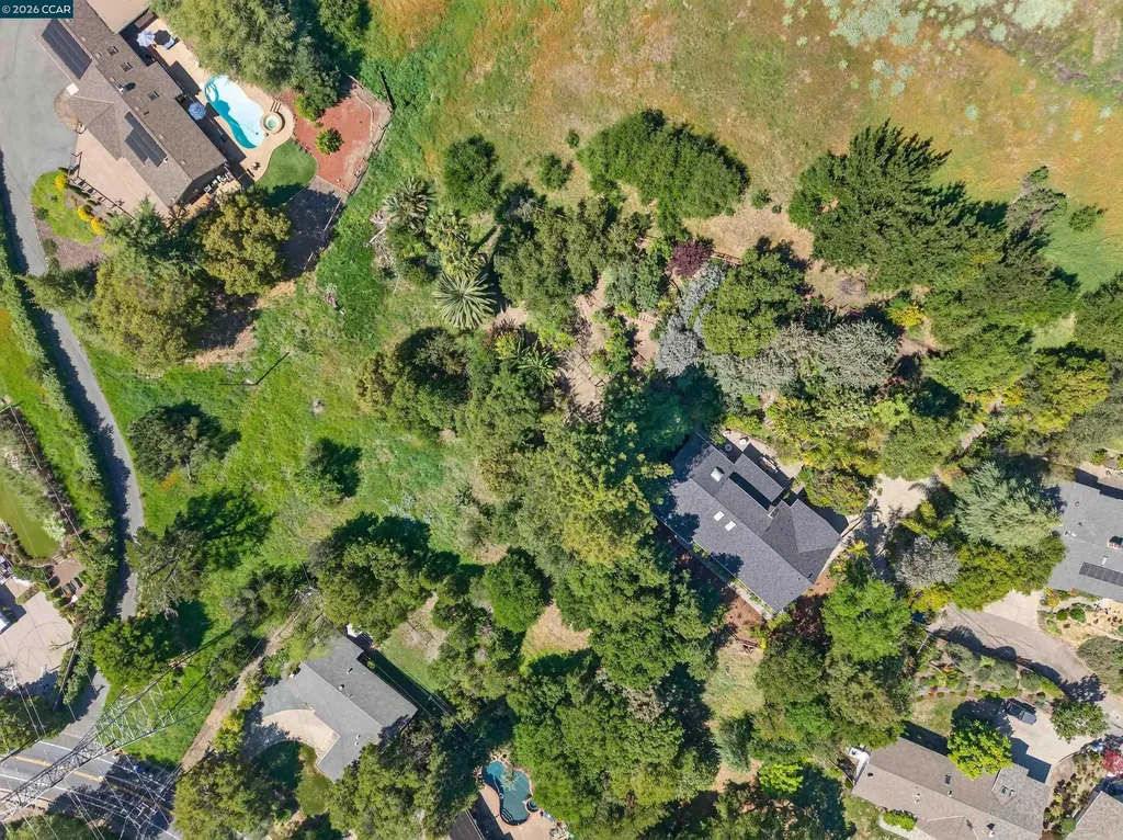 15 Crown Court Orinda CA 94563