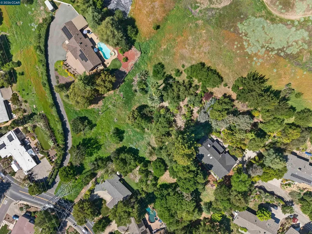 15 Crown Court Orinda CA 94563