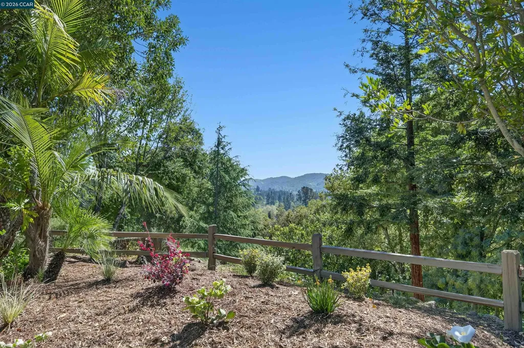15 Crown Court Orinda CA 94563
