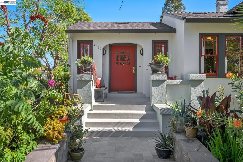 1376 Versailles Avenue Alameda CA 94501