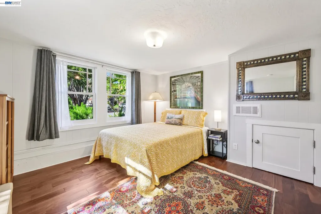 1376 Versailles Avenue Alameda CA 94501