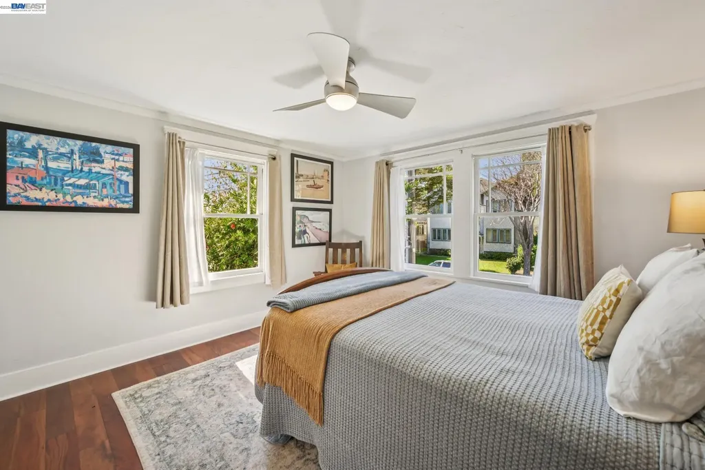 1376 Versailles Avenue Alameda CA 94501