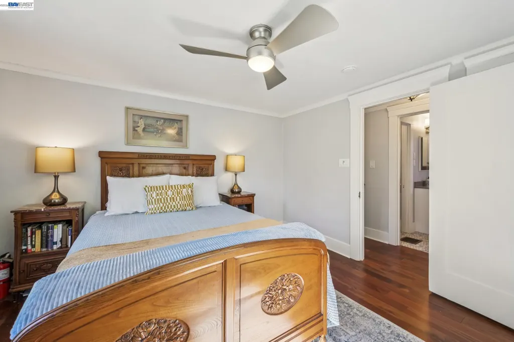 1376 Versailles Avenue Alameda CA 94501