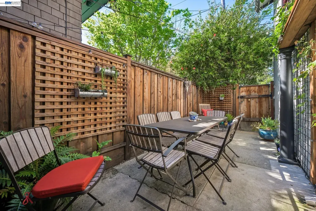 1376 Versailles Avenue Alameda CA 94501
