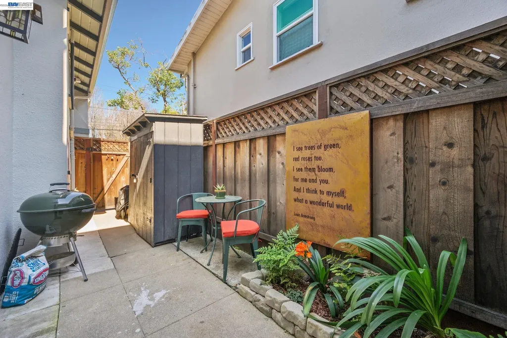 1376 Versailles Avenue Alameda CA 94501