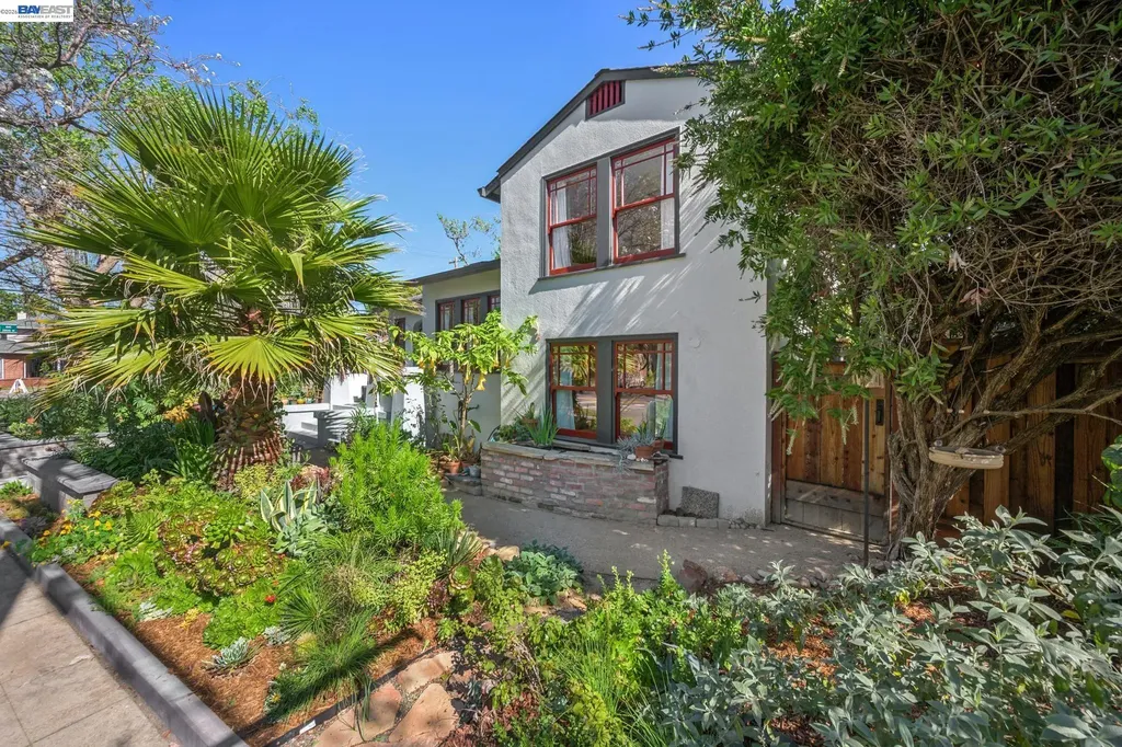 1376 Versailles Avenue Alameda CA 94501
