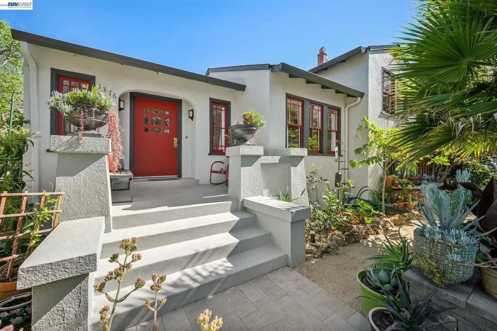 1376 Versailles Avenue Alameda CA 94501