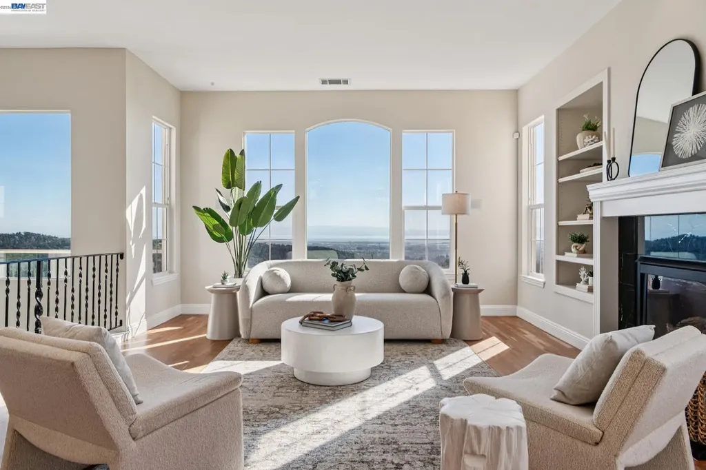 8255 Skyline Circle Oakland CA 94605