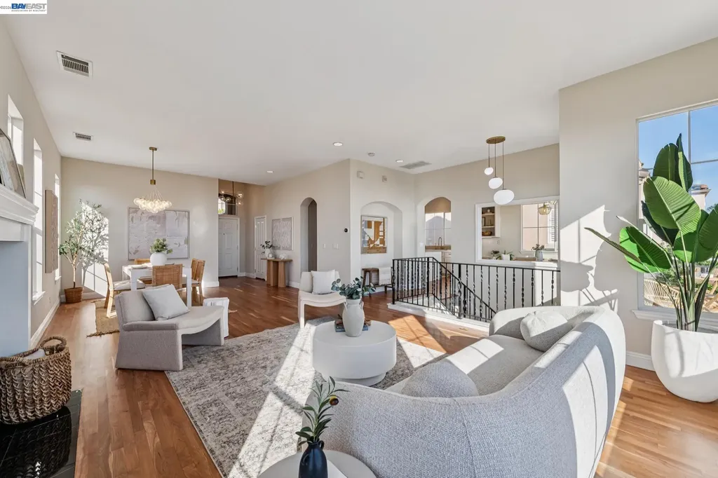 8255 Skyline Circle Oakland CA 94605