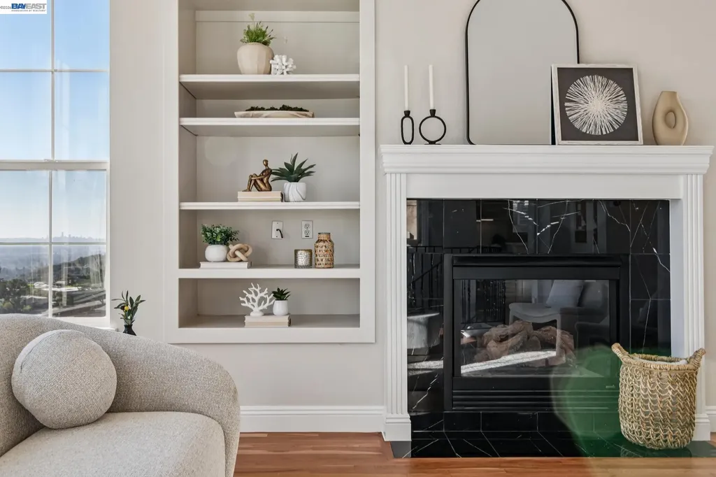 8255 Skyline Circle Oakland CA 94605