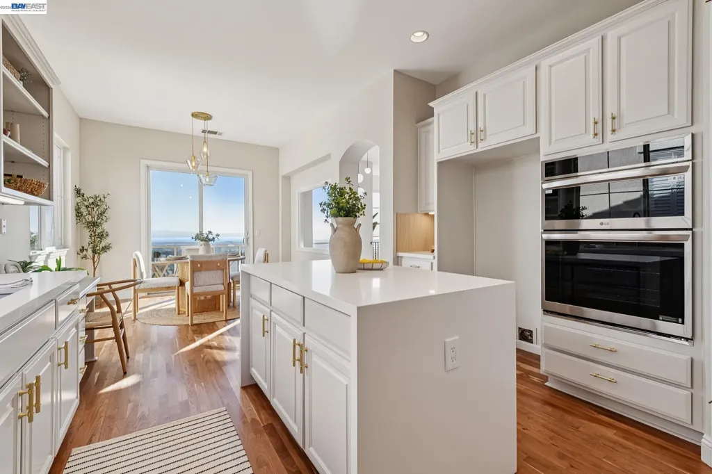 8255 Skyline Circle Oakland CA 94605